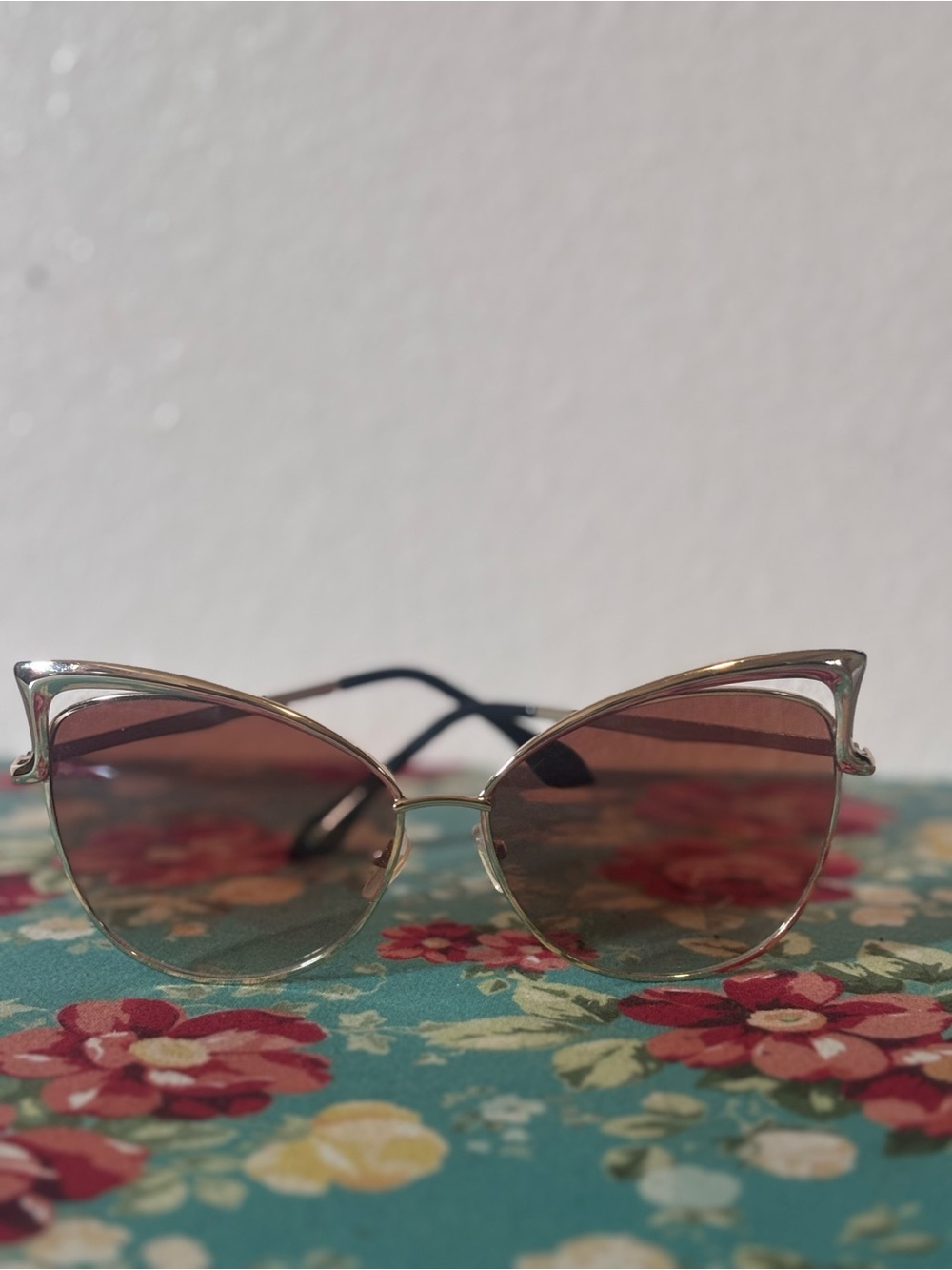 NWT Gold Geometric Wire Frame Cat Eye Sunglasses Brown Gradient Lenses